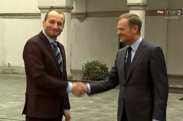 Robert Górski i Donald Tusk (fot. screen z YouTube.com)