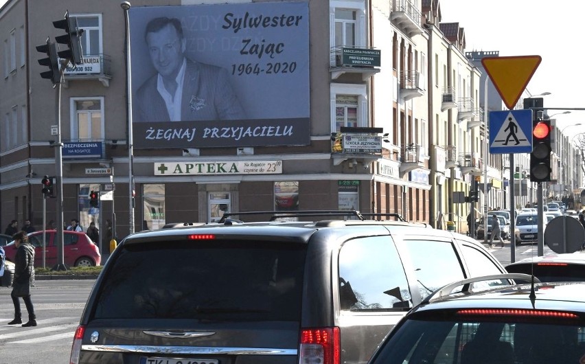 Ostatnie pożegnanie kieleckiego przedsiębiorcy Sylwestra Zająca. Na pogrzeb przyszły tłumy ludzi (WIDEO, ZDJĘCIA) 
