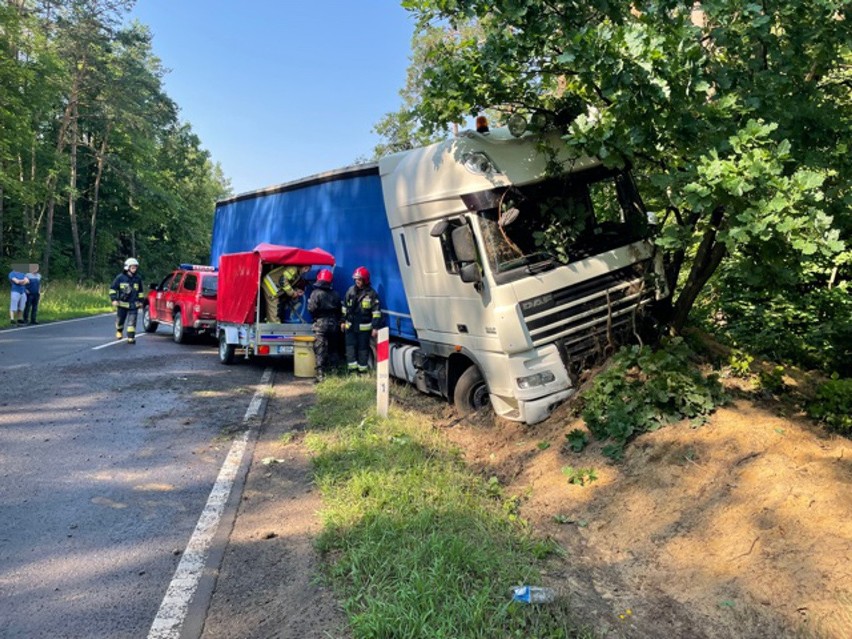 W poniedziałkowy poranek doszło do wypadku na drodze...