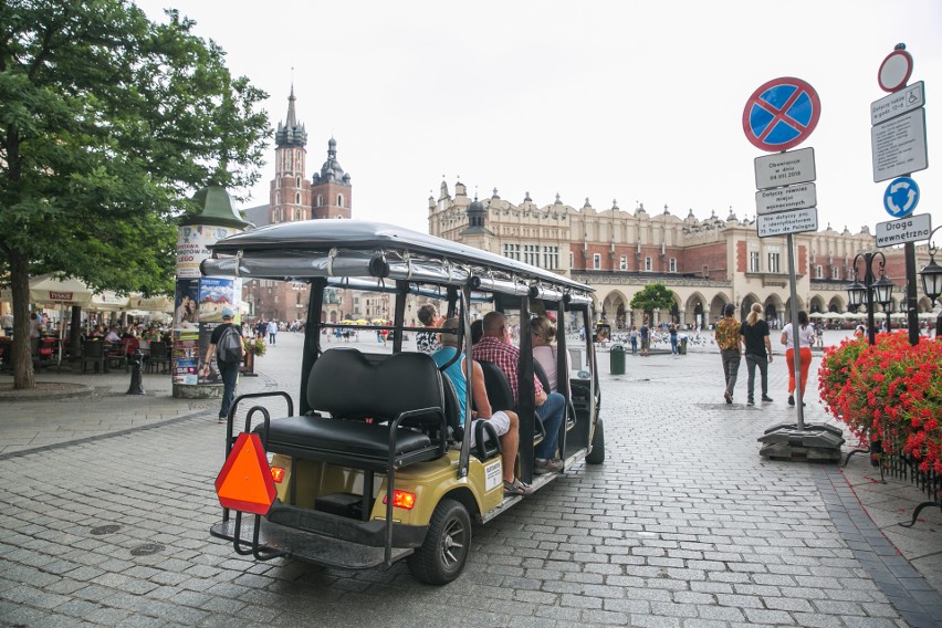 Meleksiarze ignorują nowe przepisy. Chaos w centrum Krakowa trwa