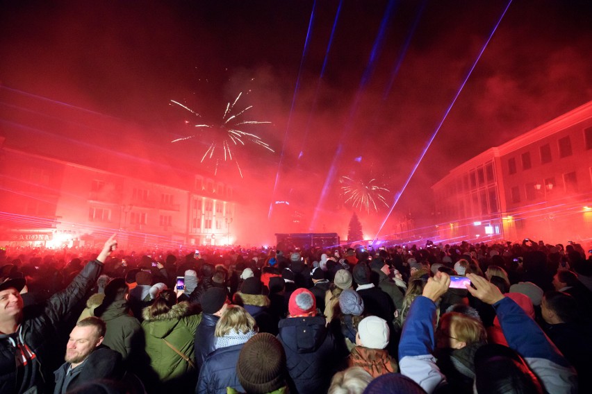 Białystok. Sylwester miejski 2018/2019. Pokaz laserów na...