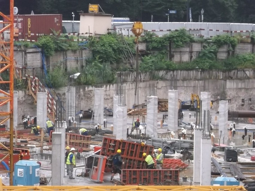 Wrocławski Hilton ma już fundamenty. Teraz będzie rósł (ZDJĘCIA)