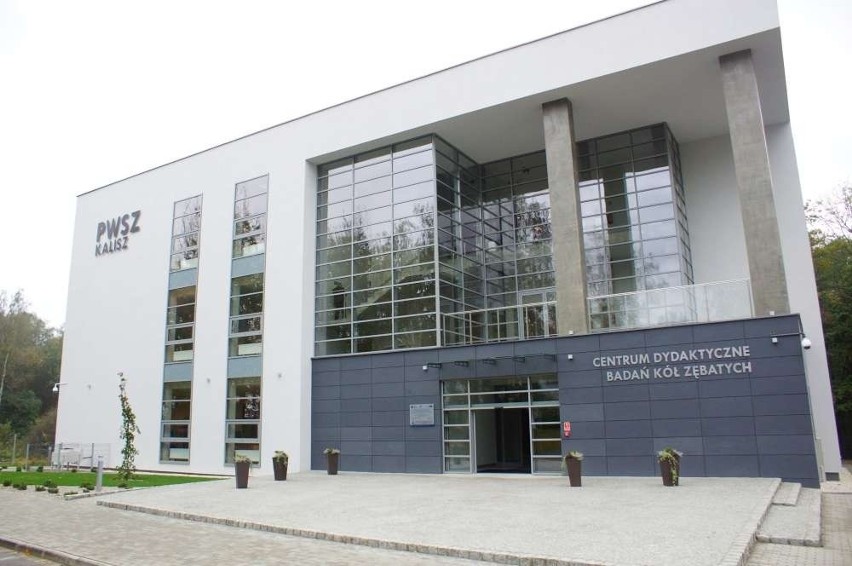 Państwowa Wyższa Szkoła Zawodowa w Kaliszu ma nowoczesne centrum badawcze. ZDJĘCIA