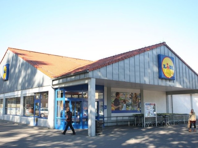 Sklep Lidl przy ul. Jaracza w Słupsku, w którym terminal płatniczy dwukrotnie pobrał pieniądze klientki z jej karty. 