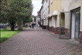 Puste lokale straszą w centrum Staszowa. Co na ten temat sądzą mieszkańcy? Zobaczcie zdjęcia i film