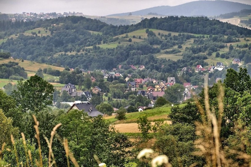 Odkryj Beskid Wyspowy. Kamienne „szczeble” poprowadzą nas na Szczebel