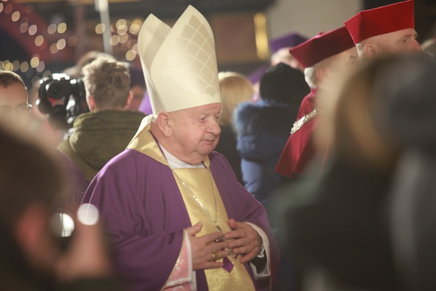 Znane osobistości na pogrzebie biskupa Tadeusza Pieronka