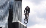 Rowerzyści fruwają nad dachami! Red Bull Roof Ride przed Spodkiem już się rozpoczął