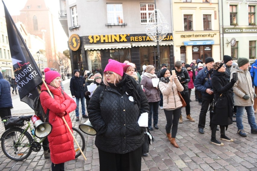 Protest w Toruniu w dniu urodzin Radia Maryja. Czemu się sprzeciwiają? [zdjęcia]