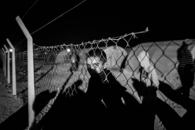 Fotografia przedstawia 12-letniego Hasuna w obozie dla syryjskich uchodźców w Suruc.