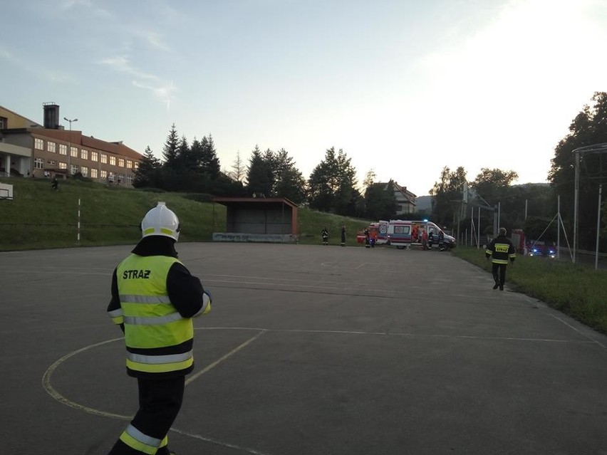 Trzebunia. Przygnieciony ciągnikiem mężczyzna żyje. Bez szybkiej i fachowej reanimacji prawdopodobnie nie miałby szans