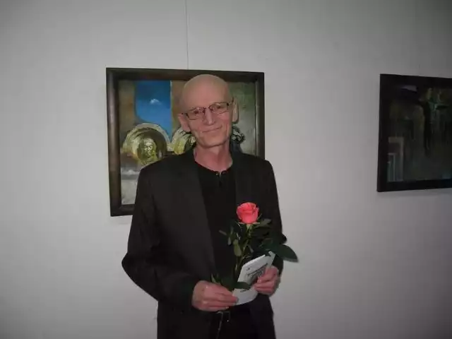 Dariusz Stelmach, opiekun galerii Idalin,  sam przedni malarz, dba o prezentowanie sztuki radomskich artystów.