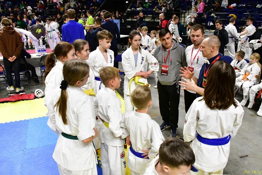 7 medali Klubu Karate Morawica na największym międzynarodowym turnieju europejskim w Wilnie. Zobacz zdjęcia z turnieju