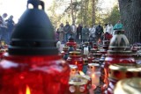 Katowice: radny interpeluje o ustawienie regałów na używane znicze przy cmentarzach komunalnych
