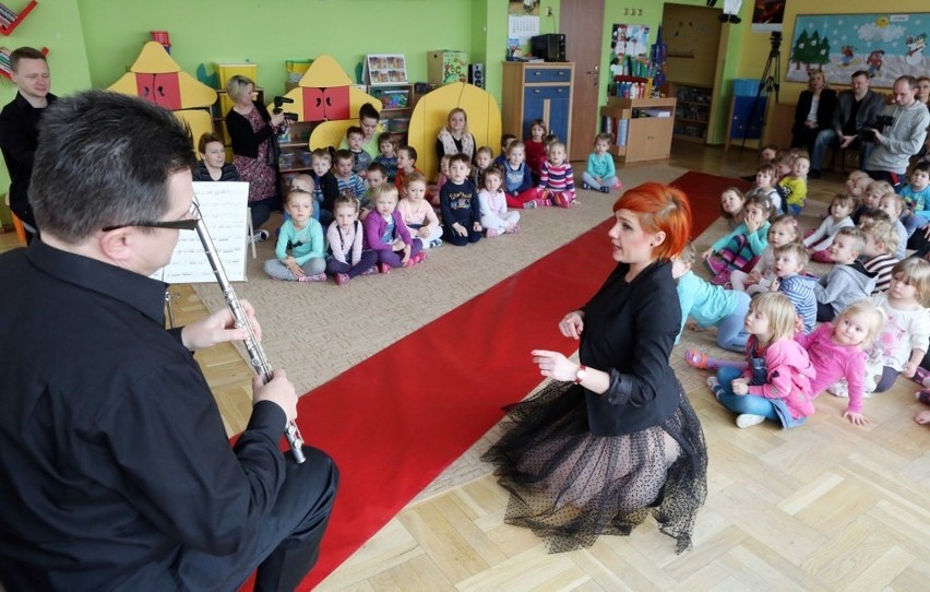 Muzycy filharmonii zagrali w przedszkolu [zdjęcia]