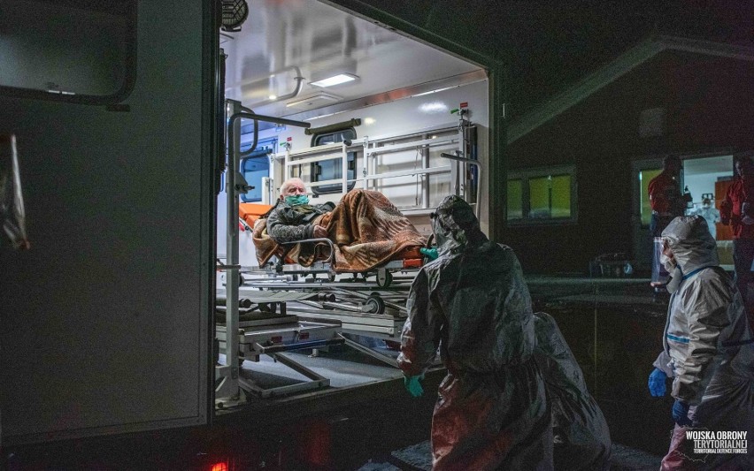 Nocna ewakuacja podpopiecznych z Drzewicy do szpitali w nocy...