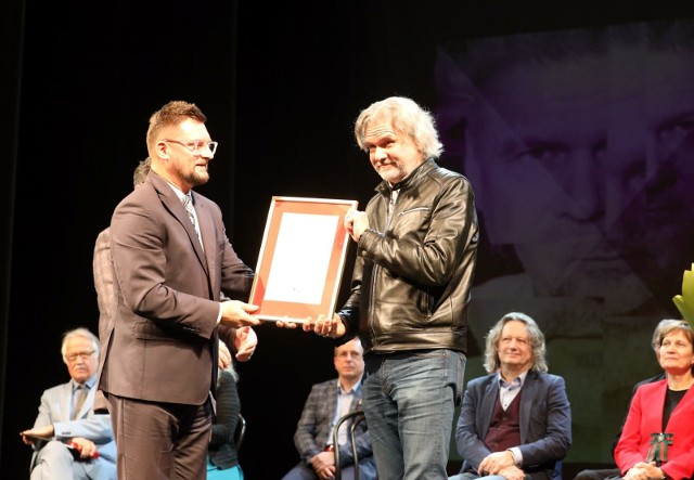 W Teatrze Śląskim w Katowicach wręczono tegoroczną Nagrodę im. Kazimierza Kutza. Otrzymała ją reżyserka Agnieszka Holland.