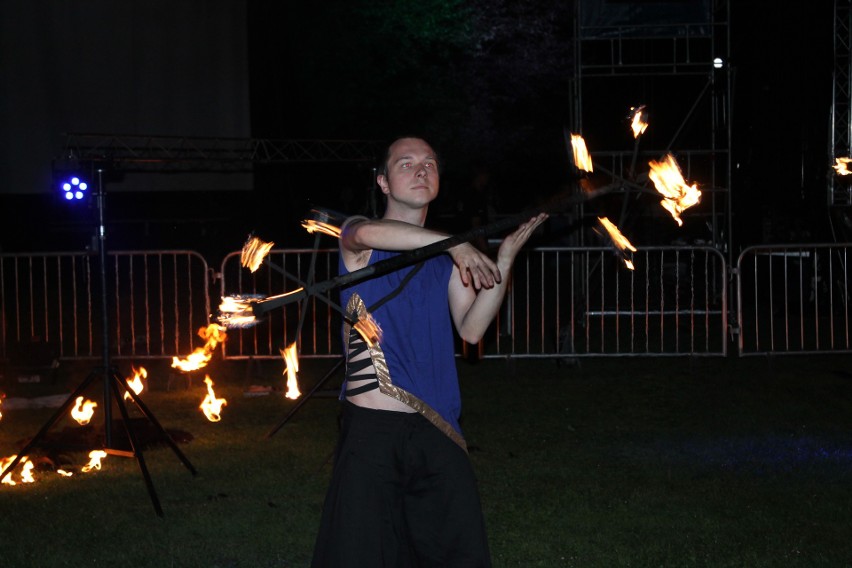 Festiwal Światła w Gorlicach: był teatr ognia, fajerwerki, jakich miasto nie widziało i genialny pokaz laserów. Do tego energetyczna muzyka