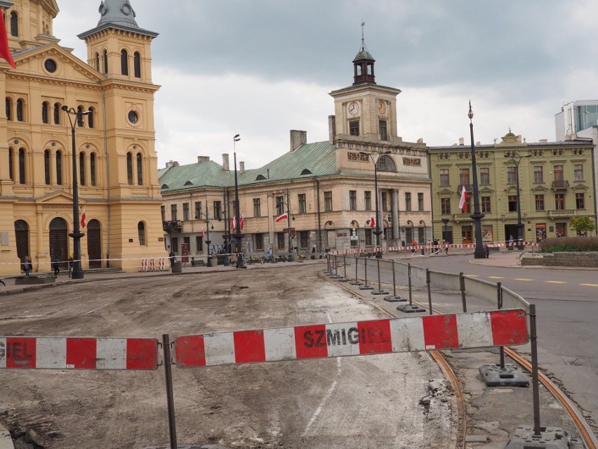 Przebudowa placu Wolności w Łodzi. Robotnicy zniknęli