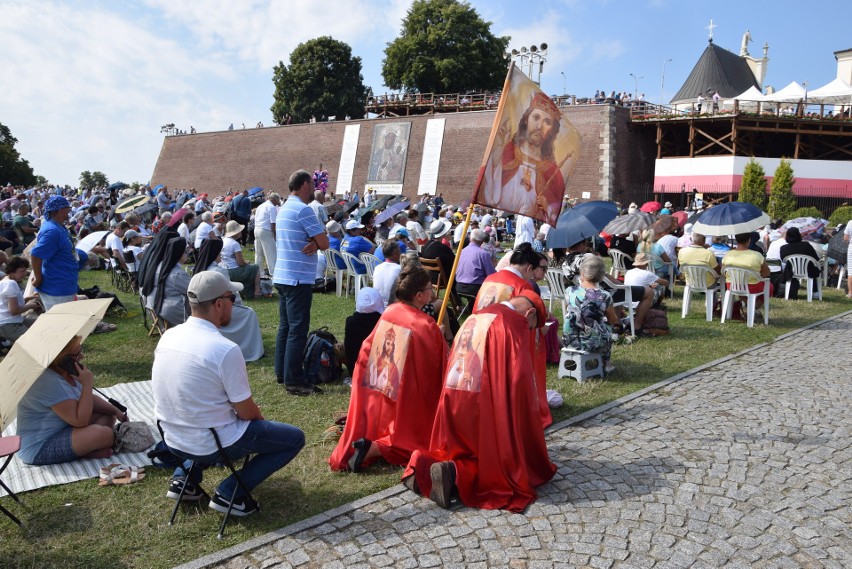 Zobacz kolejne zdjęcia. Przesuwaj zdjęcia w prawo - naciśnij...