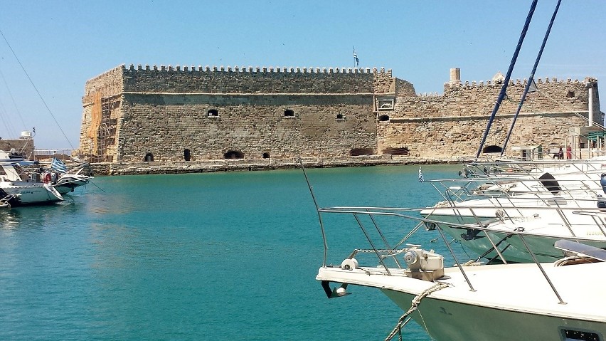 Heraklion jest stolicą Krety, czyli jednej z największych...