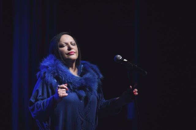 Grażyna Łobaszewska – polska wokalistka i kompozytorka, znana z takich utworów jak „Czas nas uczy pogody”