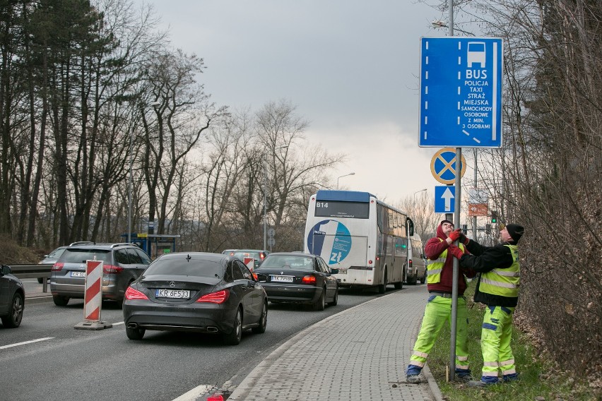 Kraków. Od dzisiaj działa buspas na ul. Kamieńskiego. Ogromne korki