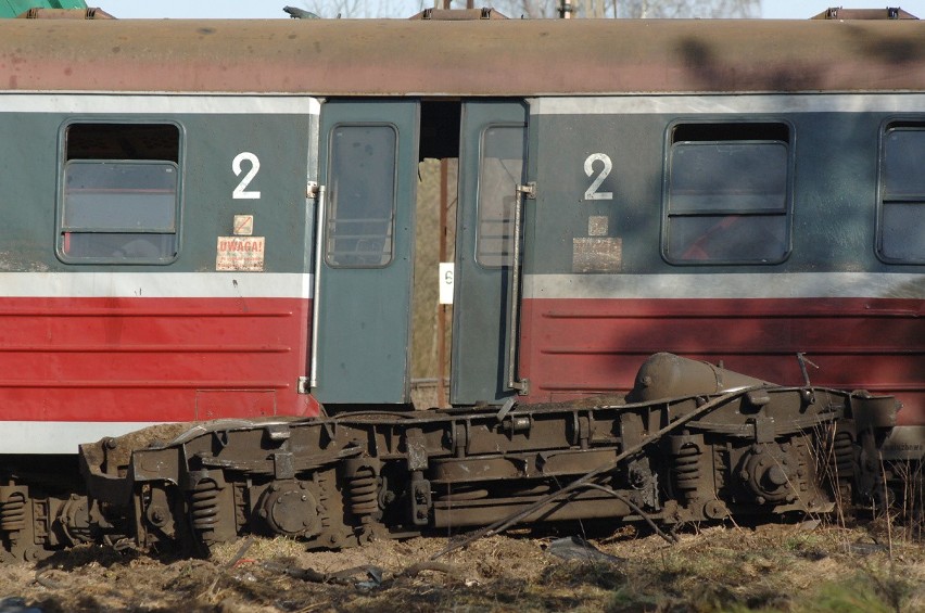 Białogard. Tir wjechał w pociąg