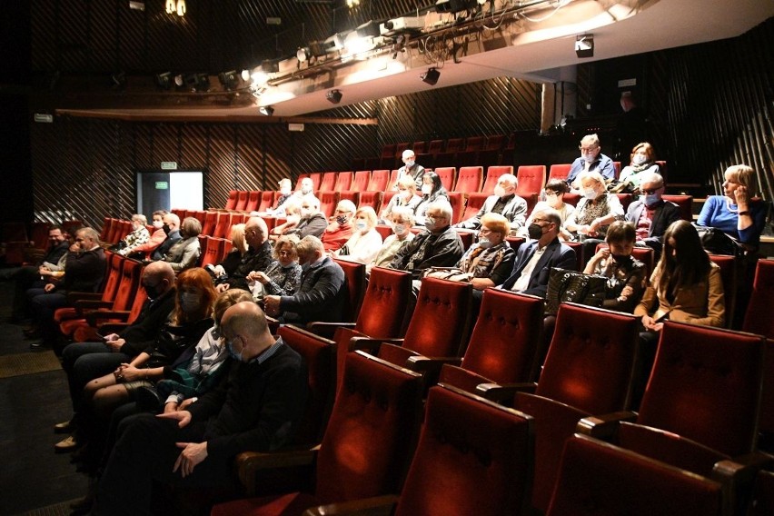 Teatr TeTaTeT dla Ukrainy. Wystawiono spektakl ze Szwejkiem w roli głównej. Zobaczcie zdjęcia i wideo 