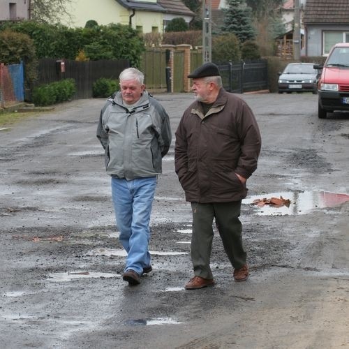 Mieszkańcu ulicy Zamoyskiego w Słupsku od lat czekają na nową drogę.