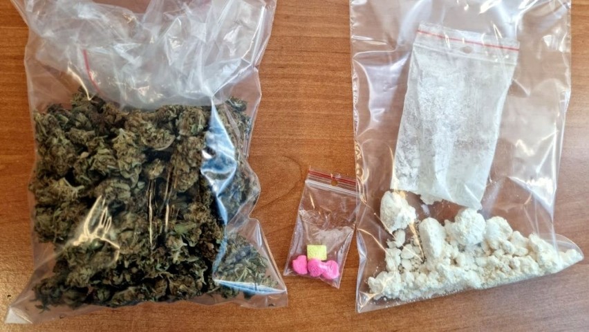 Policjanci z Prudnika zabezpieczyli sporo narkotyków.