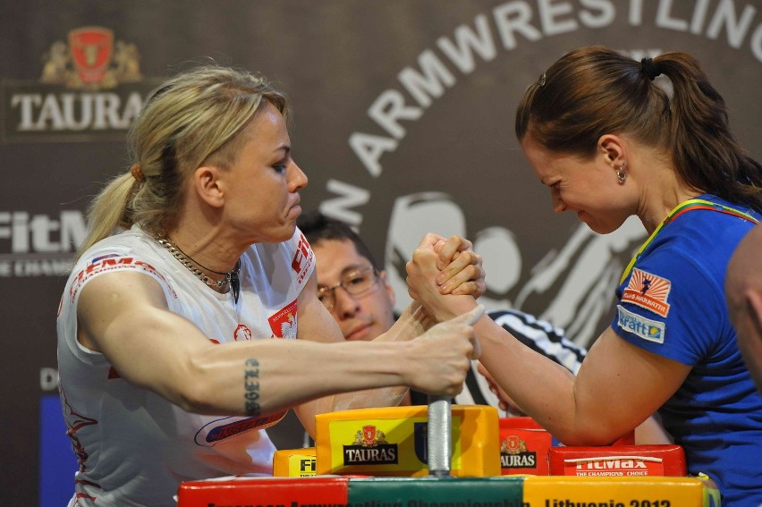 Mistrzostwa świata w siłowaniu na rękę w Gdyni. W środę pierwsze pojedynki