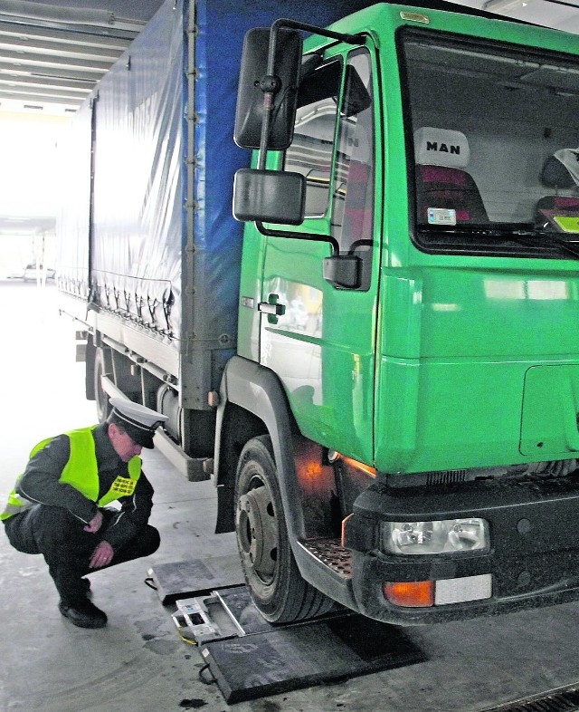 Przez Częstochowę przejeżdża ponad 20 tysięcy ciężarówek w ruchu tranzytowym na dobę. Wiele jest przeciążonych