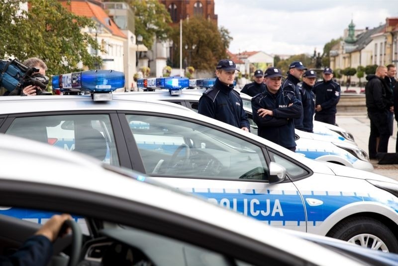 Uroczyste przekazanie i poświęcenie 14 pojazdów odbyło się...