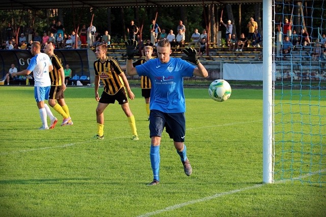 Adrian Sitek, bramkarz Orlicza, zagrał bardzo dobry mecz w Nowinach