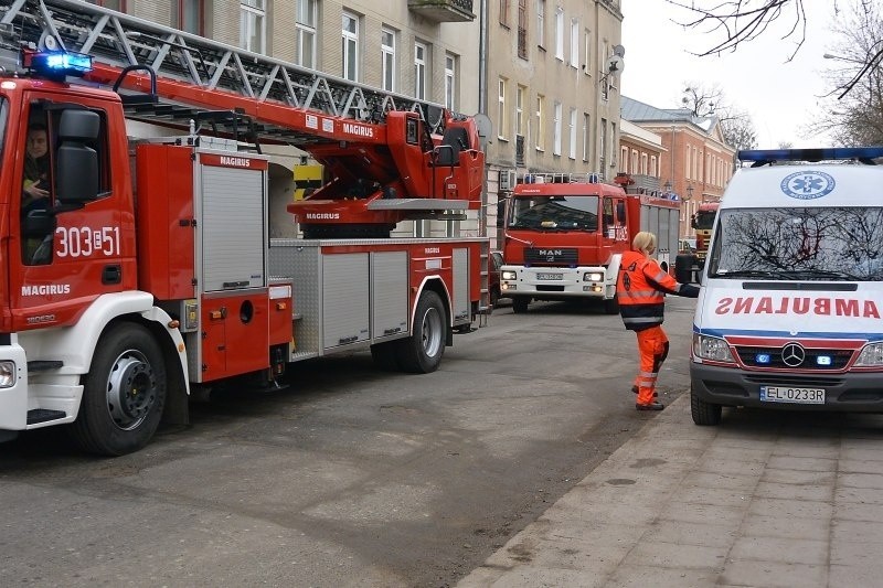 Pożar na Targowej. Jedna osoba poszkodowana [zdjęcia]