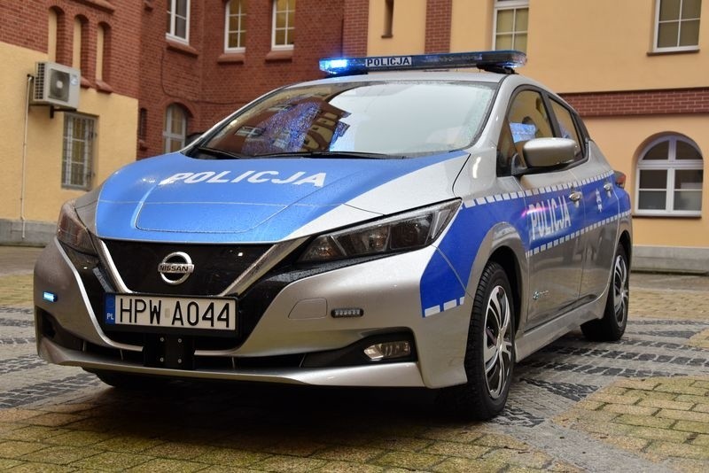 Policja w Szczecinie ma nowe radiowozy. To auta elektryczne!