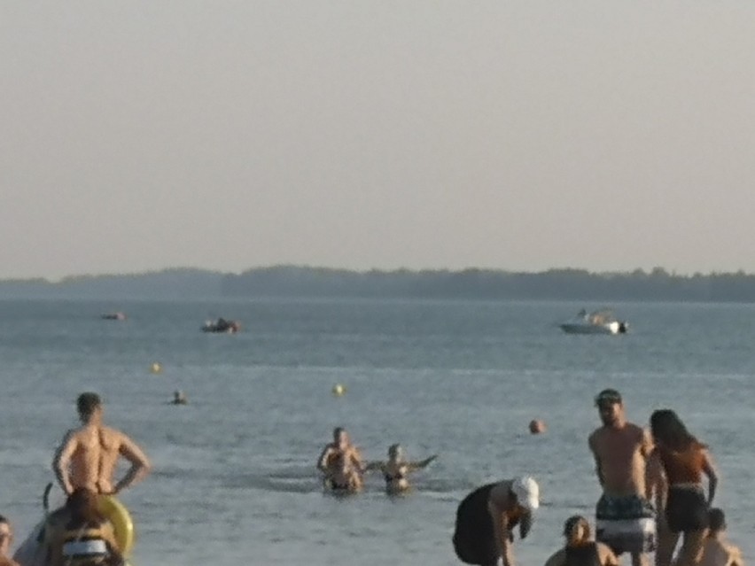 Trwają poszukiwania 18-latka w jeziorze Miedwie