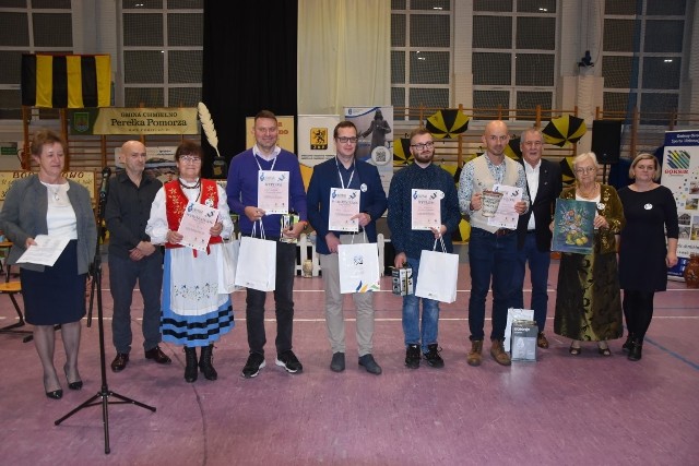 W tym roku Chmielno w powiecie kartuskim było gospodarzem dorocznego Dyktanda Kaszubskiego. Wydarzenie odbyło się w Szkole Podstawowej im. majora Henryka Sucharskiego.