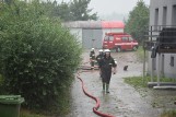 120 interwencji strażaków przez ulewy na Pomorzu. Zalana stacja paliw w Debrznie: odpompowują wodę z paliwem