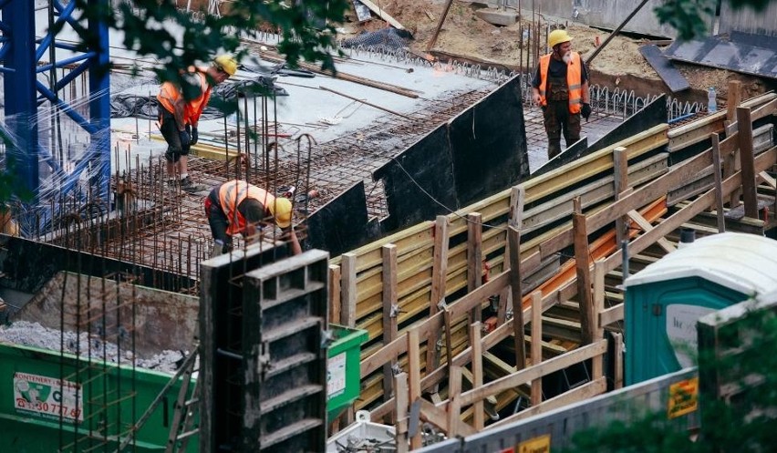 Kogo szukali pracodawcy w minionym właśnie roku? Rośnie udział budowlańców na tej liście 