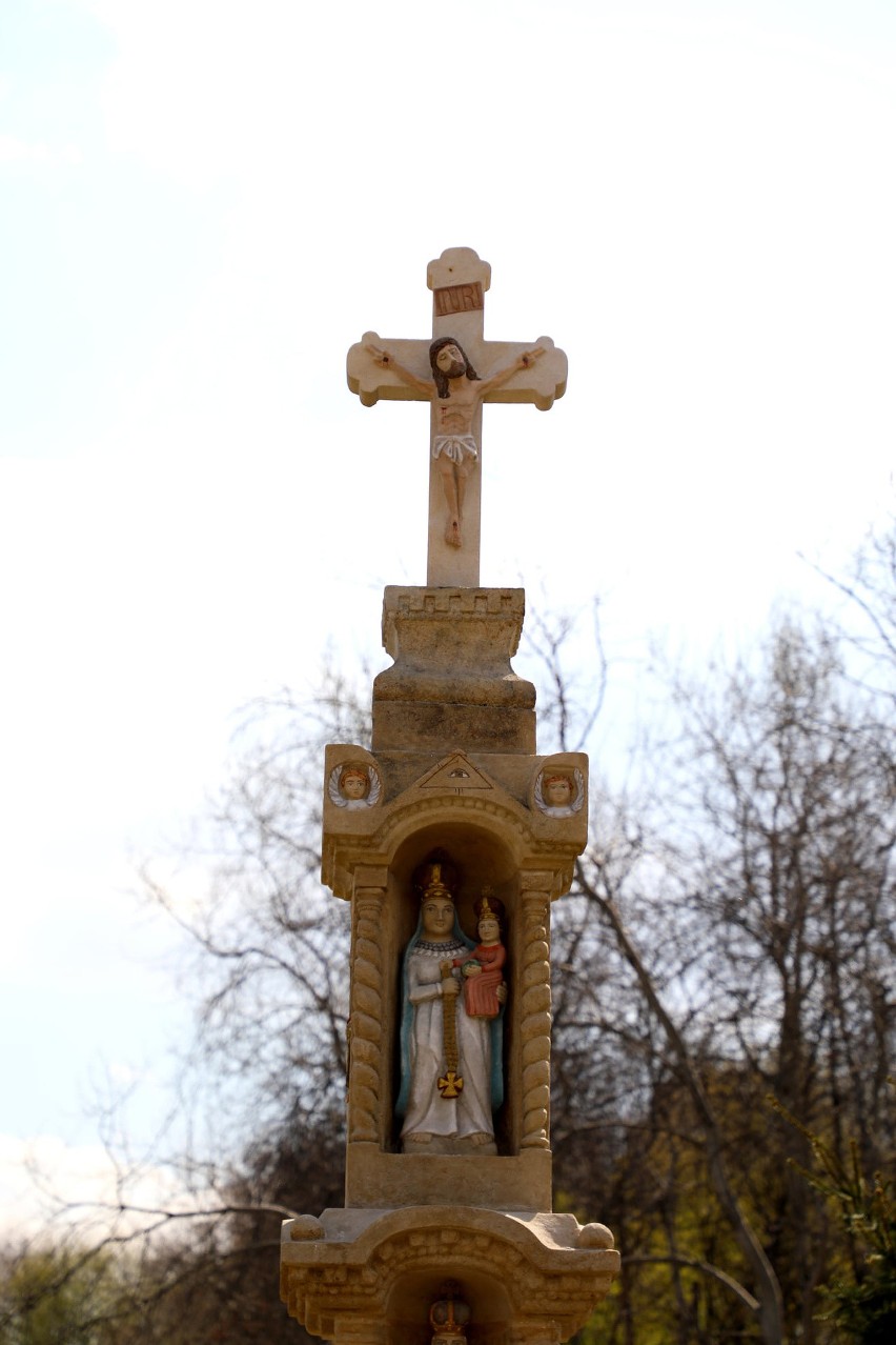 Mająca ok. 200 lat kapliczka w Węgrzcach Wielkich odzyskała...