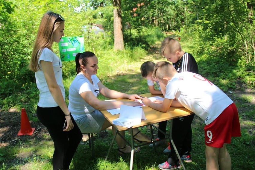 Ekologiczne bieganie w Skarżysku – uczniowie szkół podstawowych powiatu skarżyskiego wykazywali się szybkością i wiedzą przyrodniczą