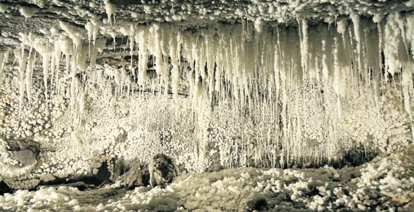Sól to również esencja urody. Tak wyglądają stalaktyty z...