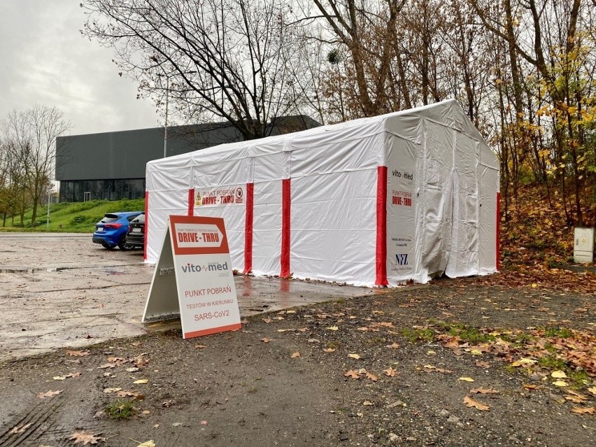 Zaczął działać nowy punkt pobrań drive-thru w Szombierkach w...