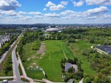 Kraków. Spółka od słynnego biurowca przy ulicy Opolskiej może zabudować zielone tereny przy parku Lotników Polskich