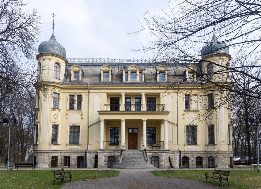 Pałac Schoena został wybudowany w stylu neobarokowym w końcu...