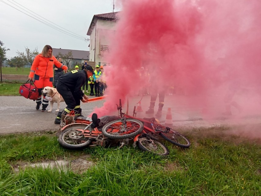 Antolka. Odblaskowi uczniowie na zajęciach ze strażakami