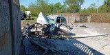 Wypadek w Słupsku. 22-letni kierowca uderzył w betonowe ogrodzenie. Nieprzytomny trafił do szpitala