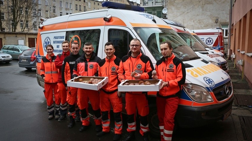 W tłusty czwartek rozdaliśmy tysiąc pączków